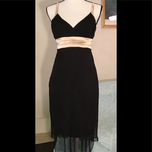 🇦🇷J L black long dress with tan belt & lining. M